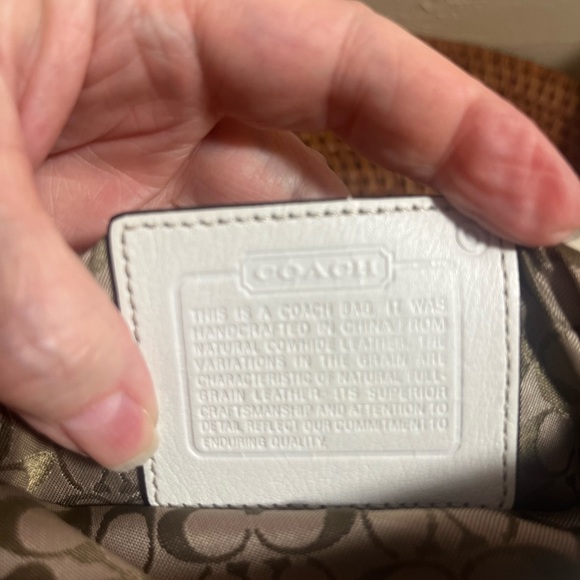 Vintage Y2K Off White Leather Crossbody Bag
Detachable Strap - Picture 7 of 9